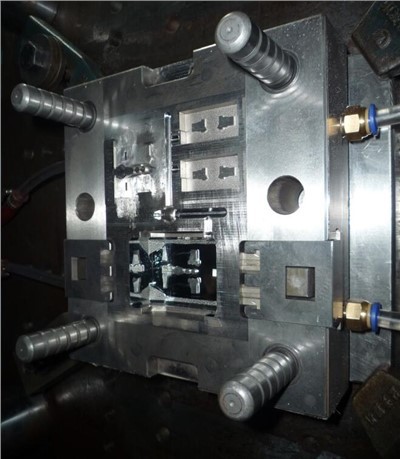 เปลี่ยนแม่พิมพ์ฉีด